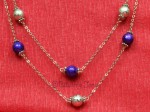 Dlouhý náhrdelník s fialovými a stříbrnými kuličkami