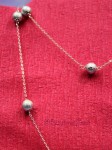 Dlouhý náhrdelník se stříbrnými kuličkami