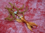 Střední zlatá větvička jmelí s bílými perličkami